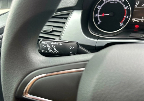 Skoda Fabia cena 47900 przebieg: 61915, rok produkcji 2019 z Karczew małe 326
